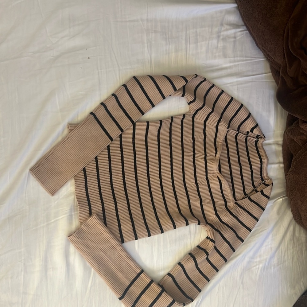 SHEIN sweater top.
Slight crop to it.
